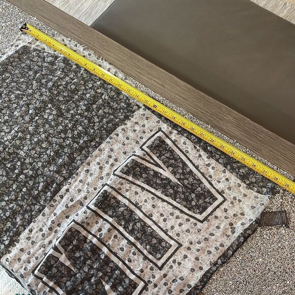 Vince camuto logo scarf black white gray NWT‎ - Picture 6 of 6